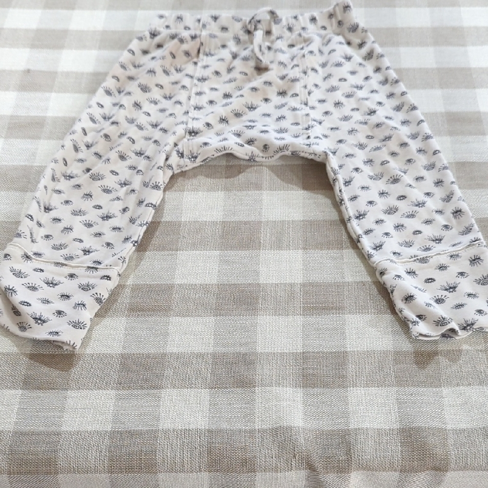 2T Kate Quinn- black and white pants